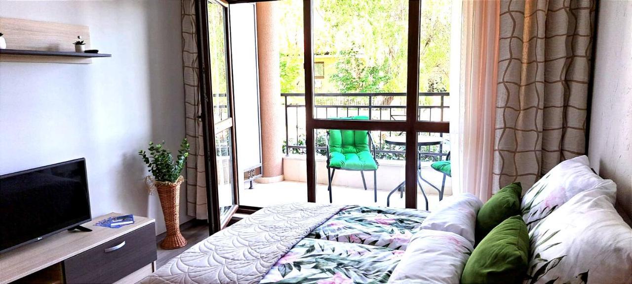 Patrick'S Apartments - Sorrento Sole Mare, Sveti Vlas Eksteriør bilde