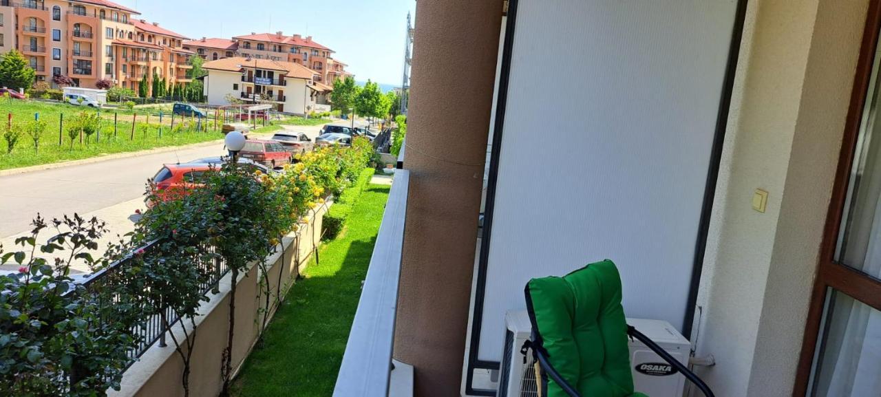 Patrick'S Apartments - Sorrento Sole Mare, Sveti Vlas Eksteriør bilde
