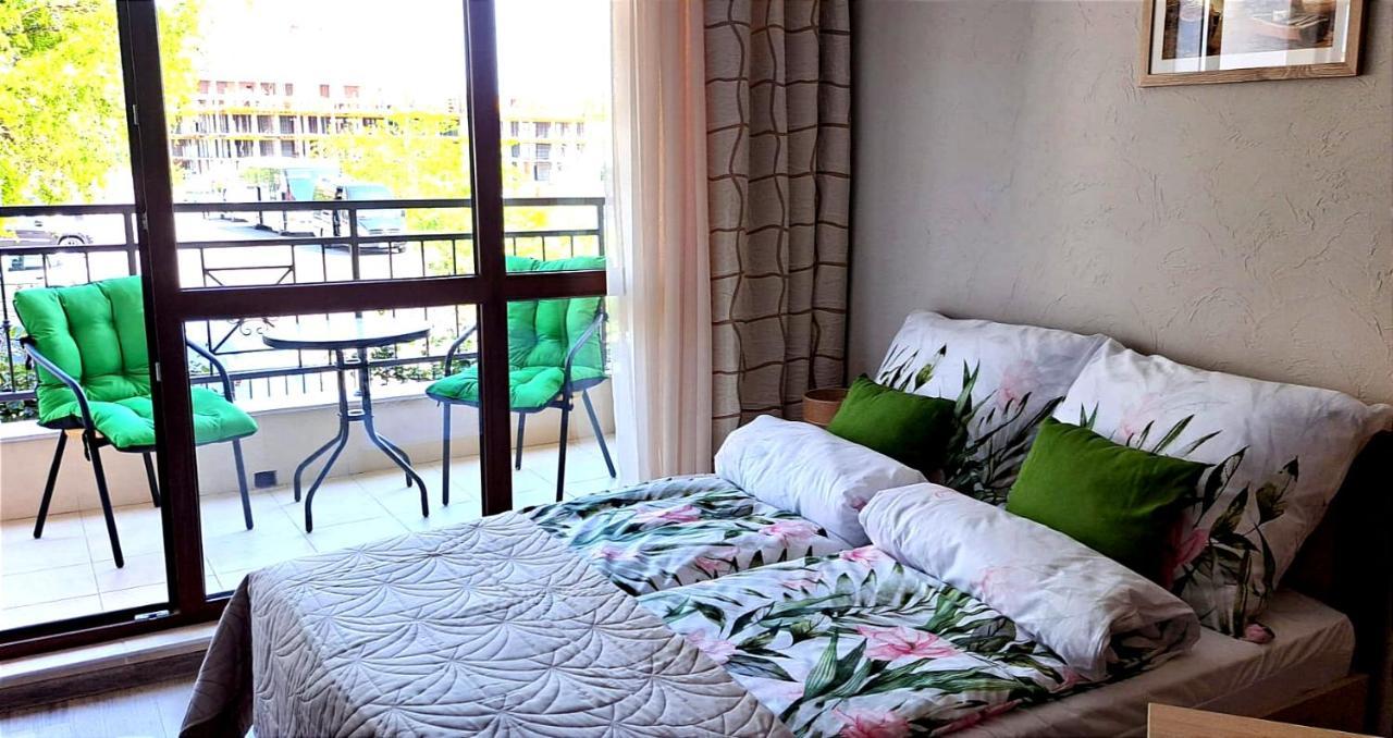Patrick'S Apartments - Sorrento Sole Mare, Sveti Vlas Eksteriør bilde