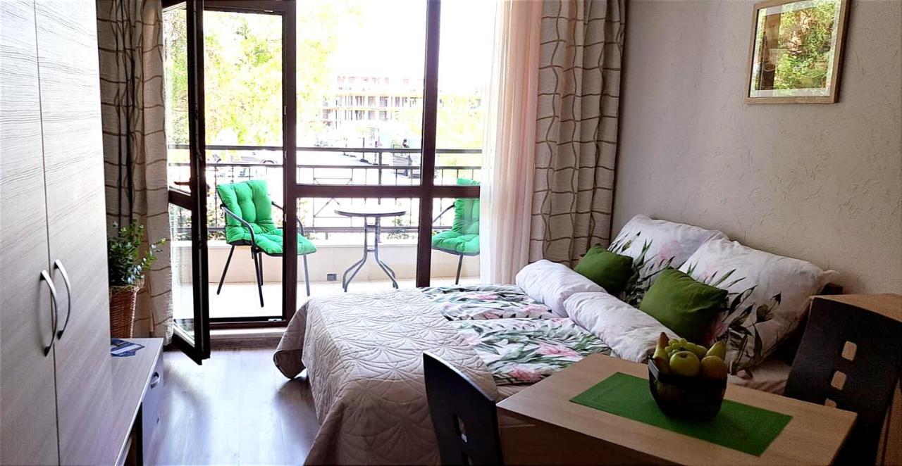 Patrick'S Apartments - Sorrento Sole Mare, Sveti Vlas Eksteriør bilde