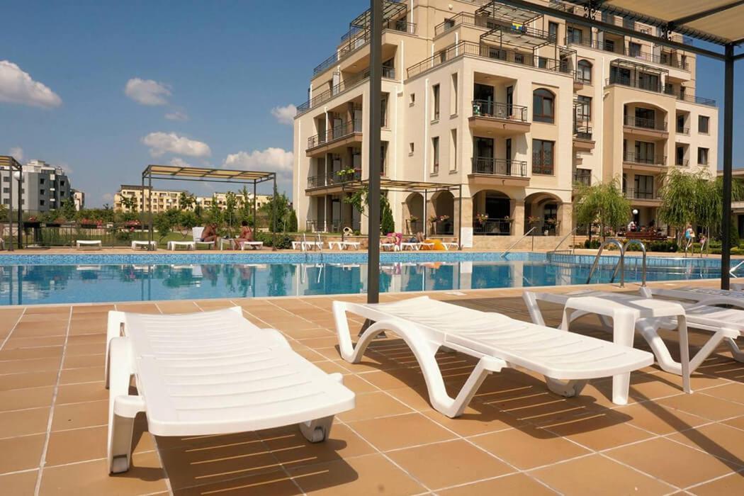 Patrick'S Apartments - Sorrento Sole Mare, Sveti Vlas Eksteriør bilde
