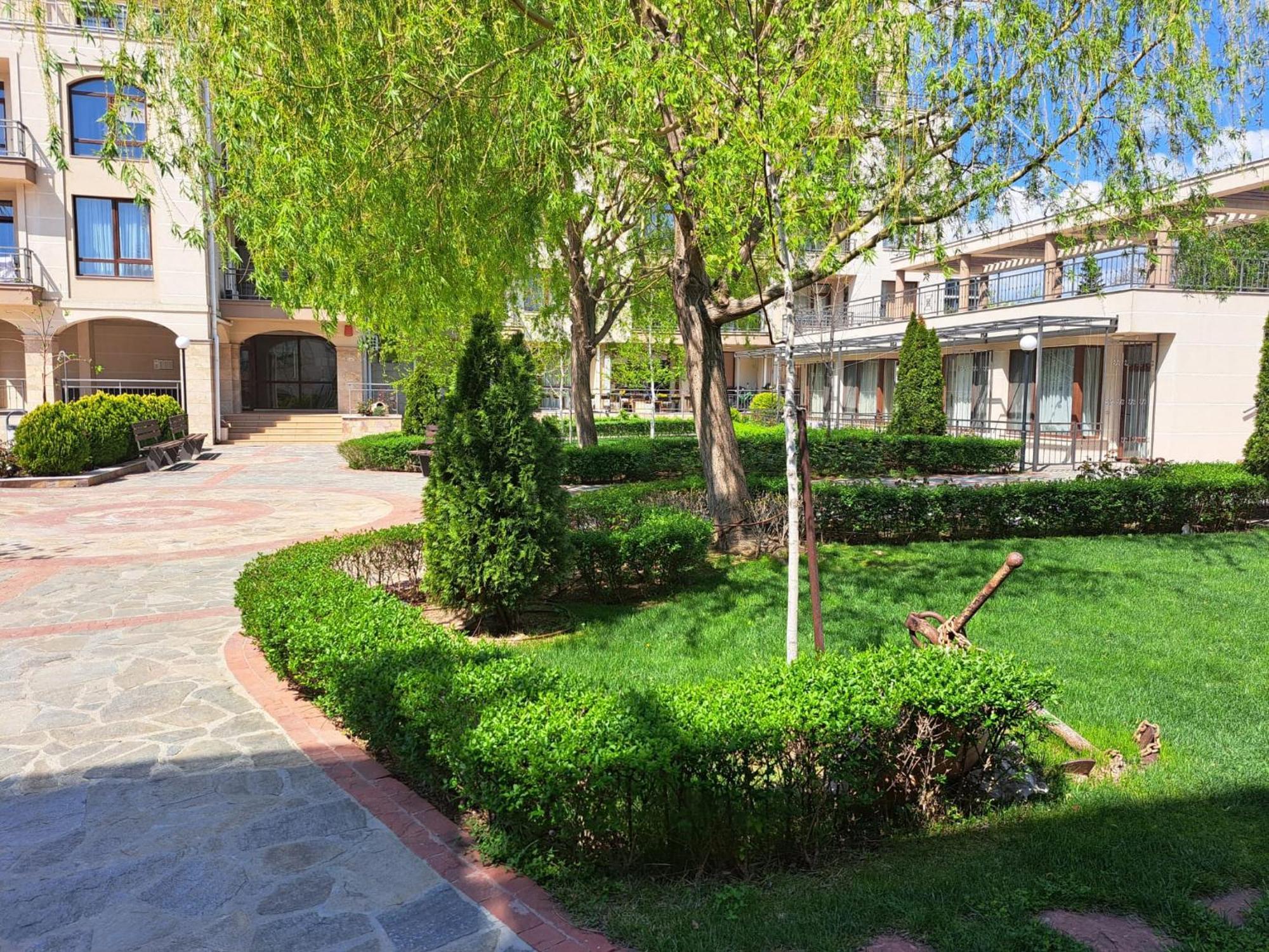 Patrick'S Apartments - Sorrento Sole Mare, Sveti Vlas Eksteriør bilde
