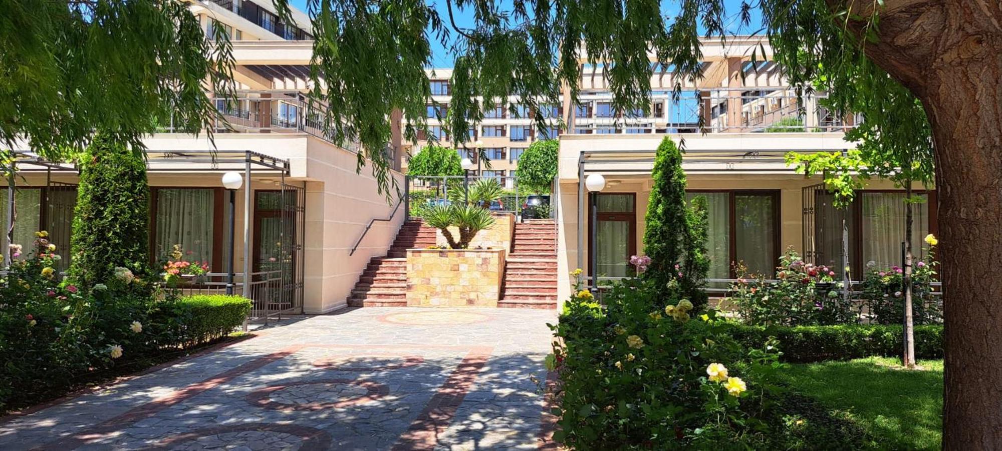 Patrick'S Apartments - Sorrento Sole Mare, Sveti Vlas Eksteriør bilde